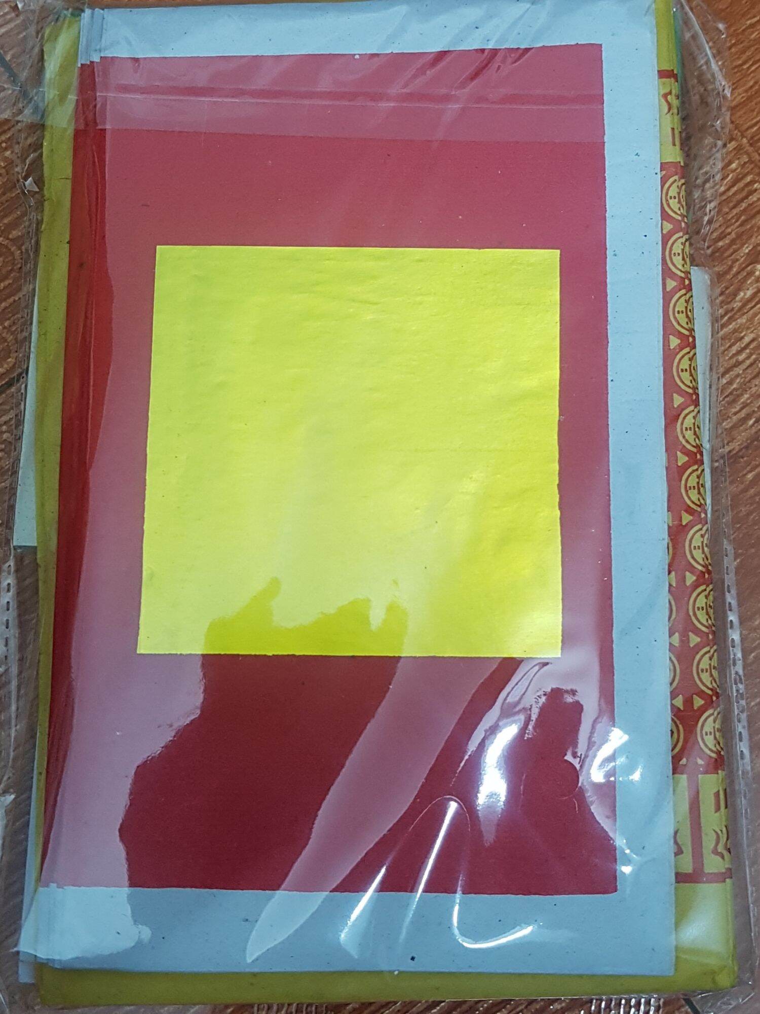 5 tập lễ gia tiên ( 1 tập = 10 lễ tiền vàng ) đóng túi.