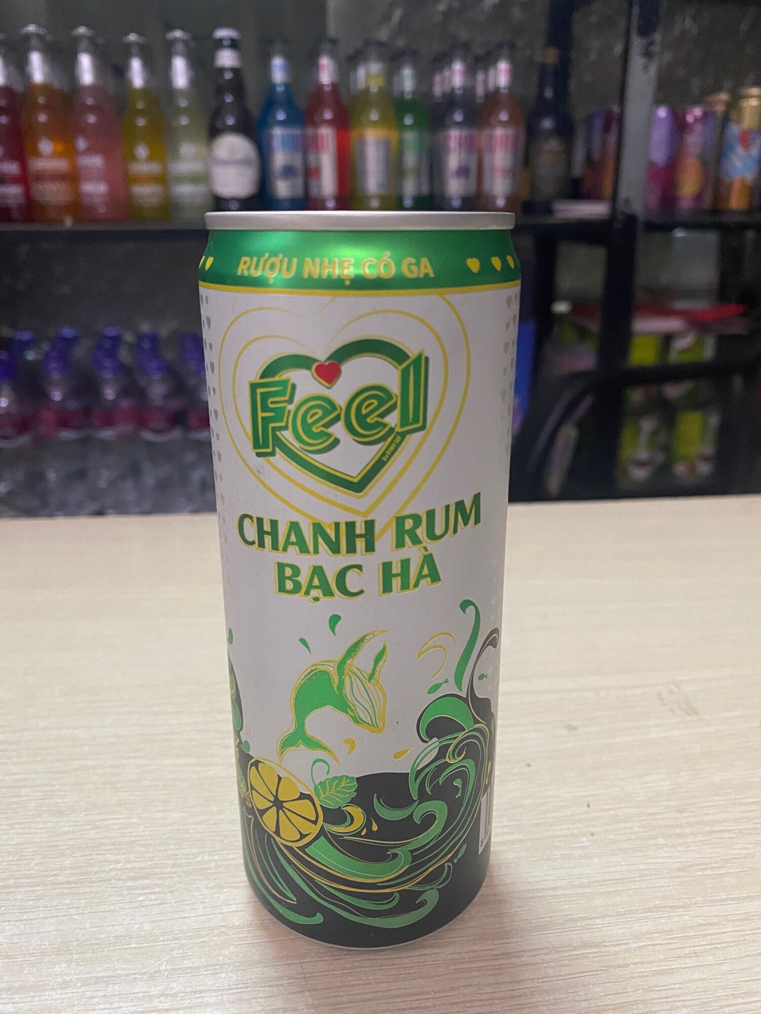 Cocktail Trái cây FEEL 4.5% 330ml - Vị chanh Rum Bạc Hà