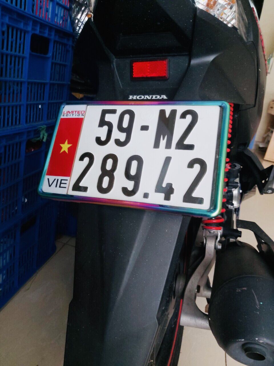 [HCM]KHUNG BIỂN SỐ XE MÁY CÓ CỜ + MICA (FULL BỘ)