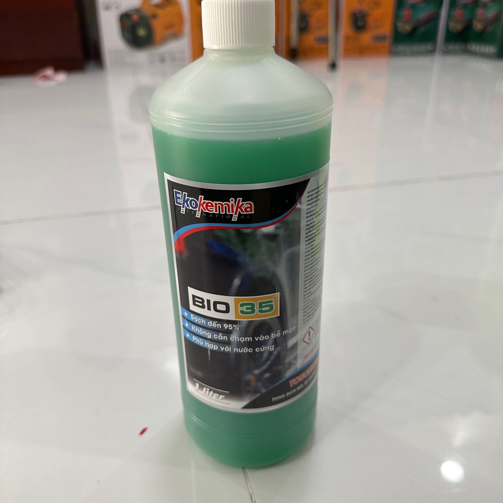 Dung Dịch Rửa Xe Không Chạm EKOKEMIKA BIO 35 1L