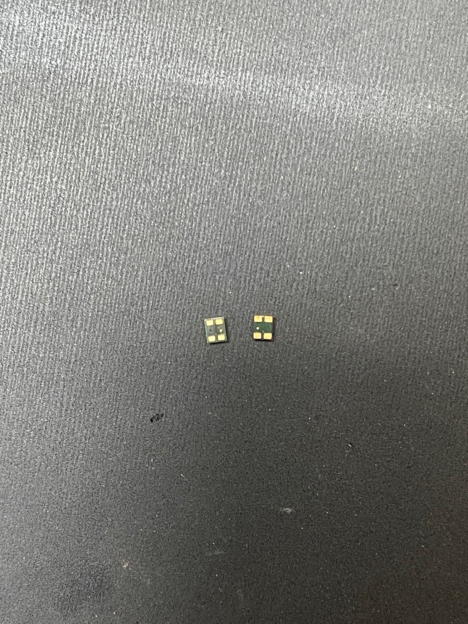 Mic 4 chân Samsung nhỏ