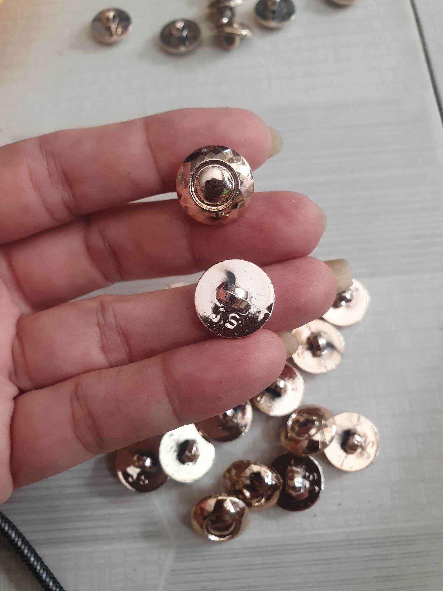 NÚT CHÂN CAO 16MM (30 Nút 3 mẫu như hình)