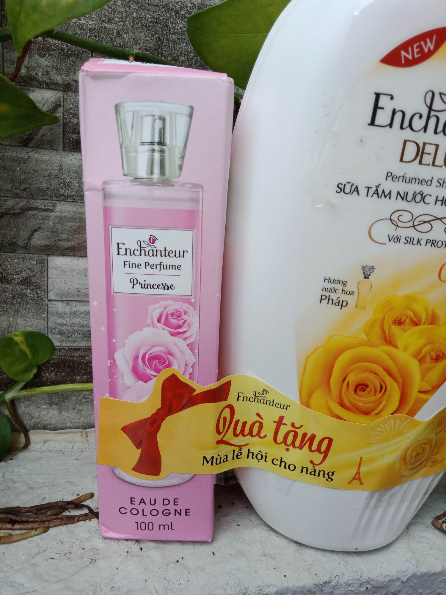 (Tặng nước hoa fullsize) Sữa tắm Enchanteur charming 900g