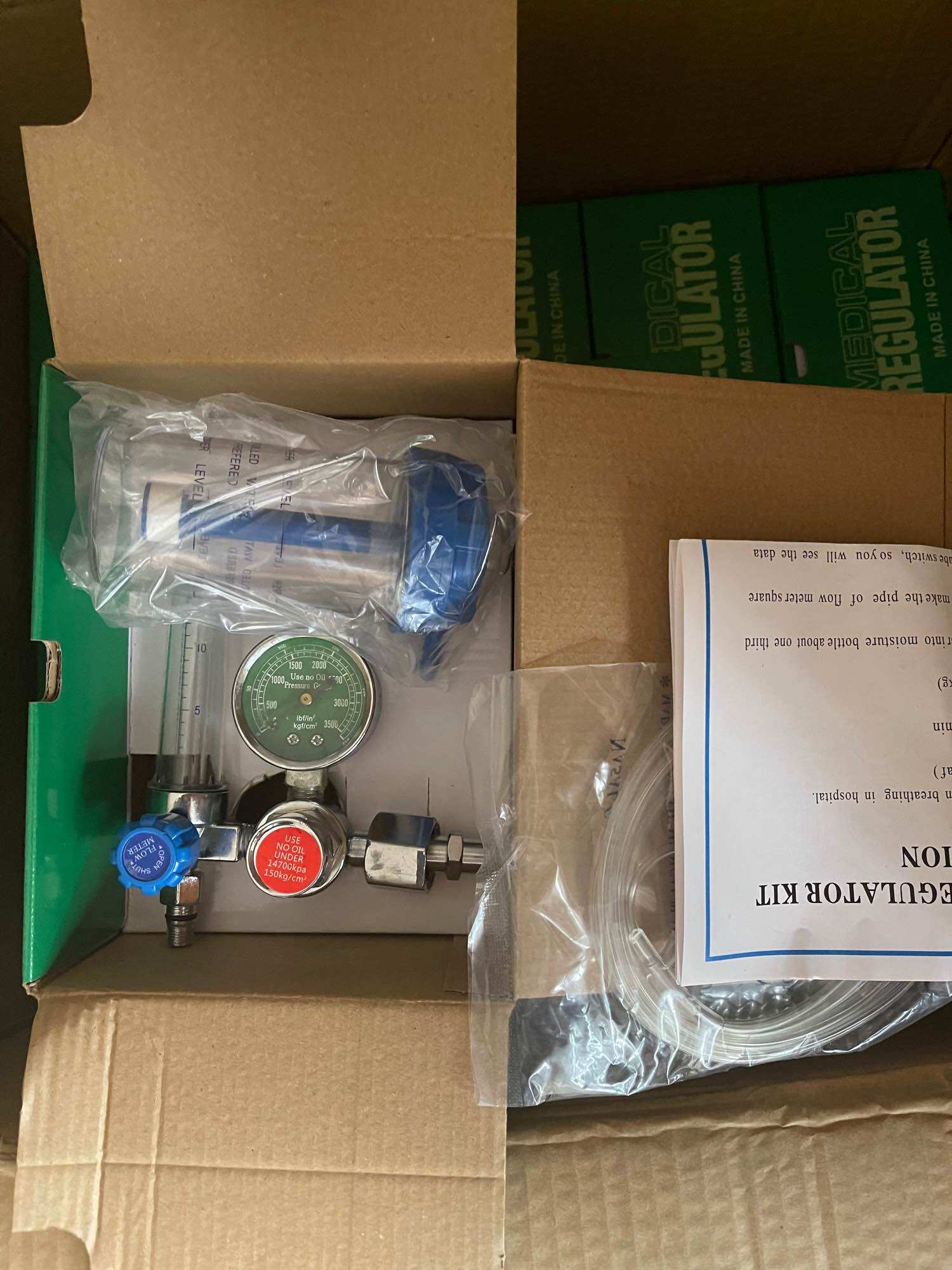 Đồng hồ oxy y tế đo áp suất bình khí Regulator YR-88 (có bình làm ẩm)