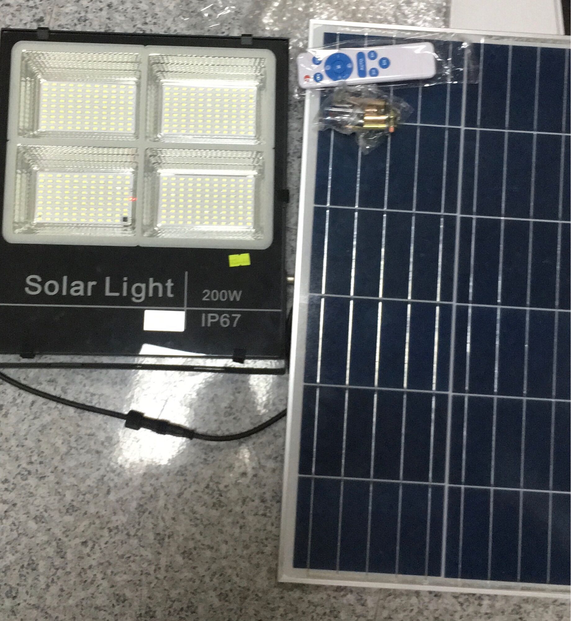 [HCM]ĐÈN PHA NĂNG LƯỢNG MẶT TRỜI 200W