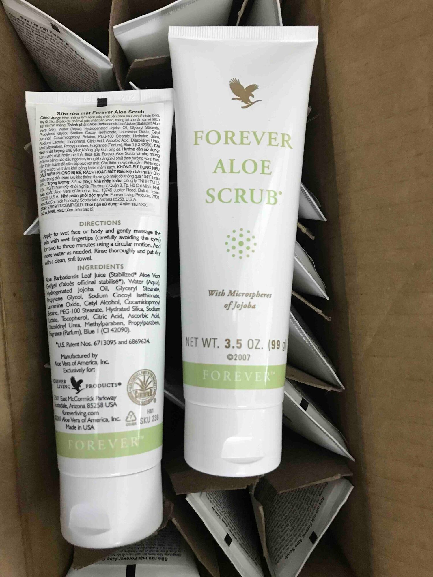 Sữa rửa mặt tẩy tế bào chết Forever Aloe Scrub