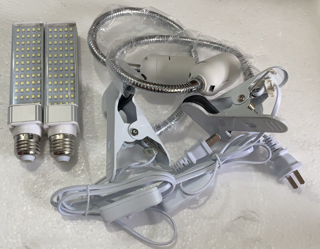 Đèn dài kẹp bàn 60 bóng led 12W sử dụng cho bàn học,bàn kỷ thuật sửa chửa điện thoại,máy tính bảng