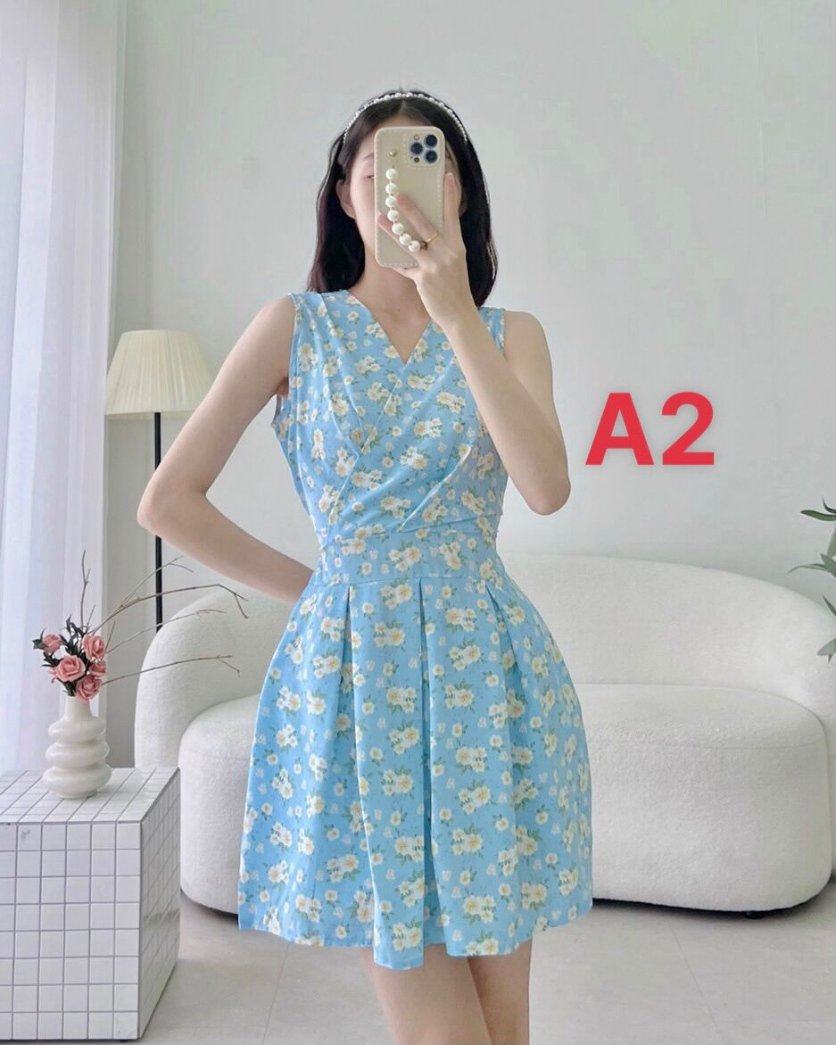 Đầm kèm thêm quần đùi, tim đắp chéo, hoa nhí. Chất lụa hàn.