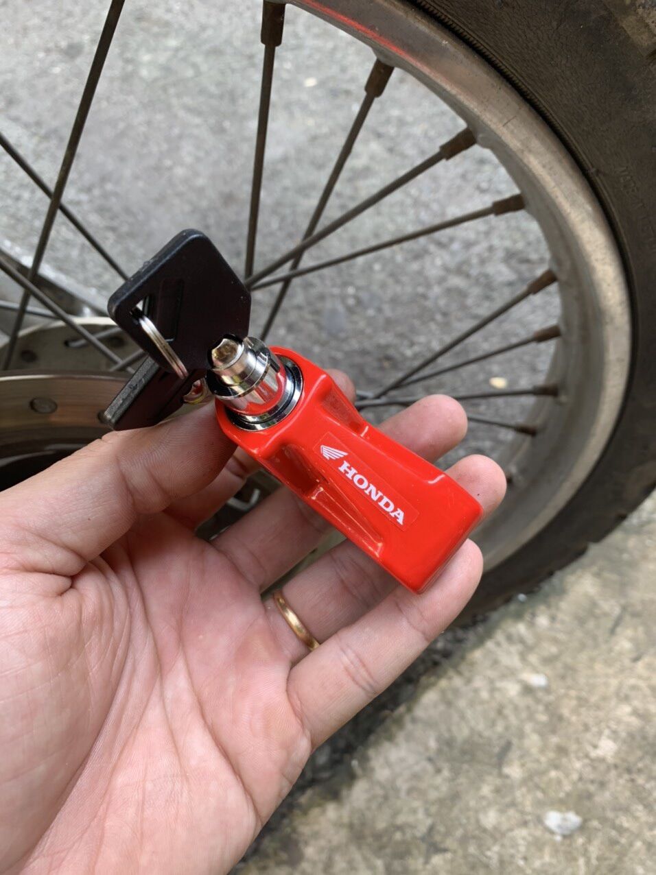 Khóa đĩa xe máy của Honda