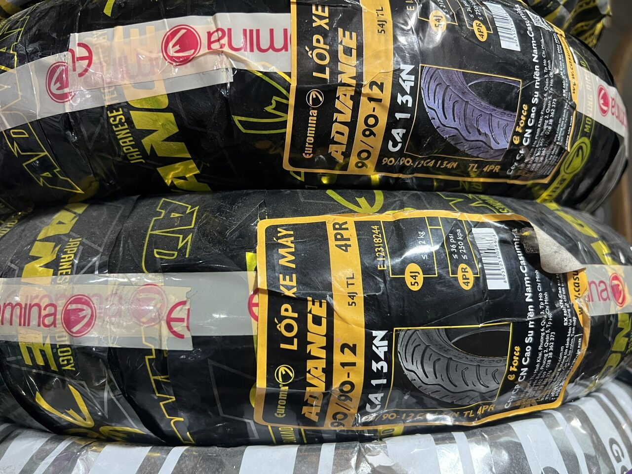 Lốp (vỏ) không ruột Euromina 90/90-12