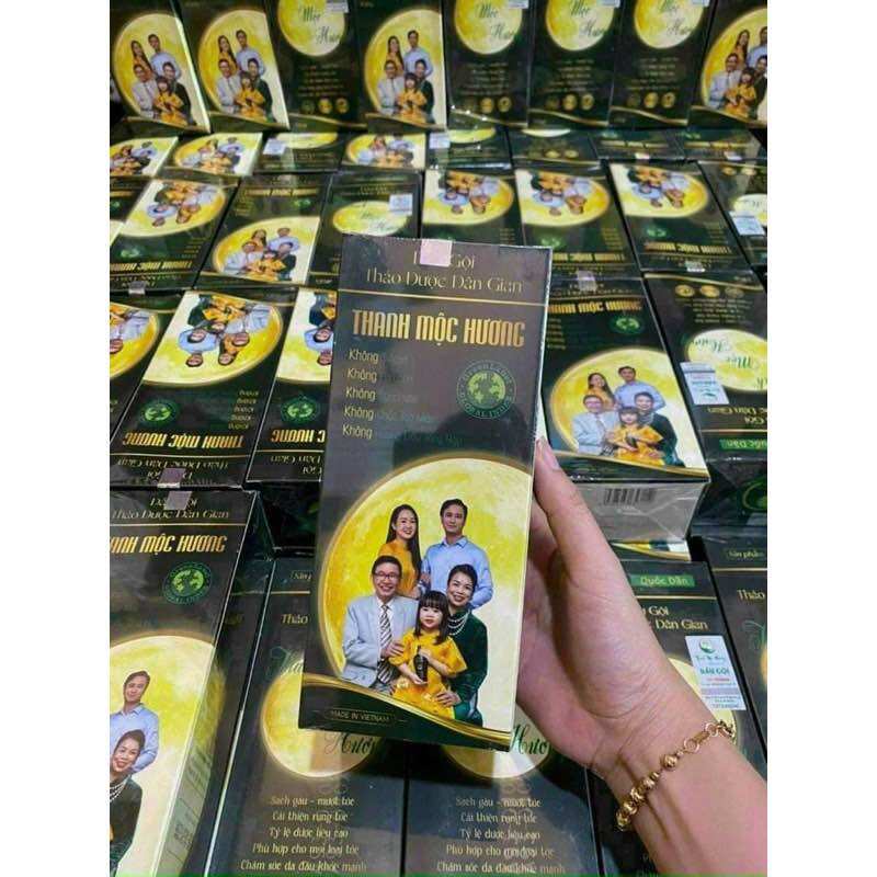 Dầu gội thảo mộc thanh mộc hương.