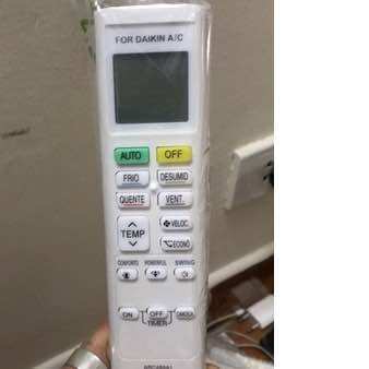 Điều khiển điều hòa 2 chiều tặng kèm Pin