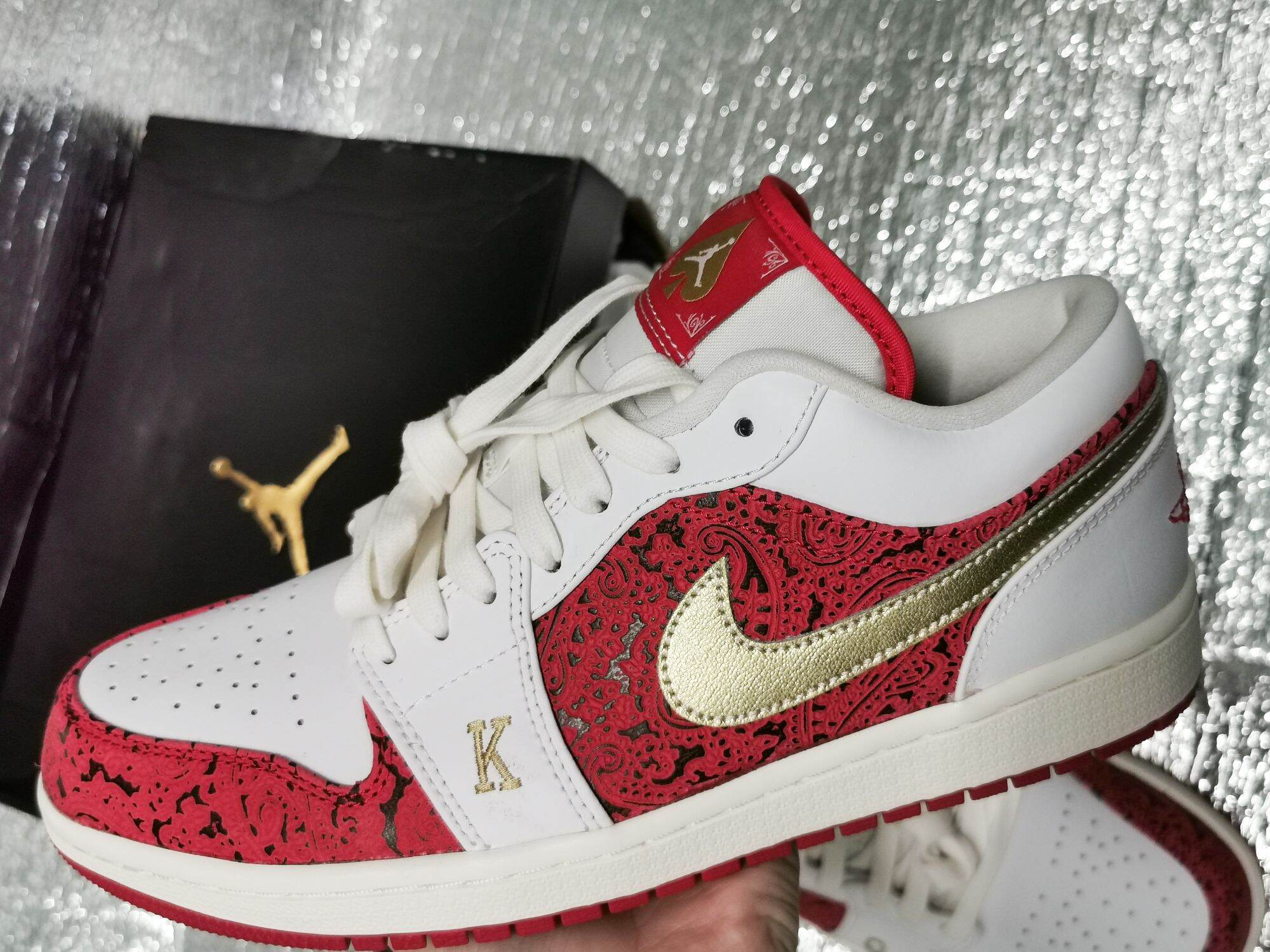 NIKE JORDAN 1 LOW SE 'SPADES' (LIMITED EDITION)