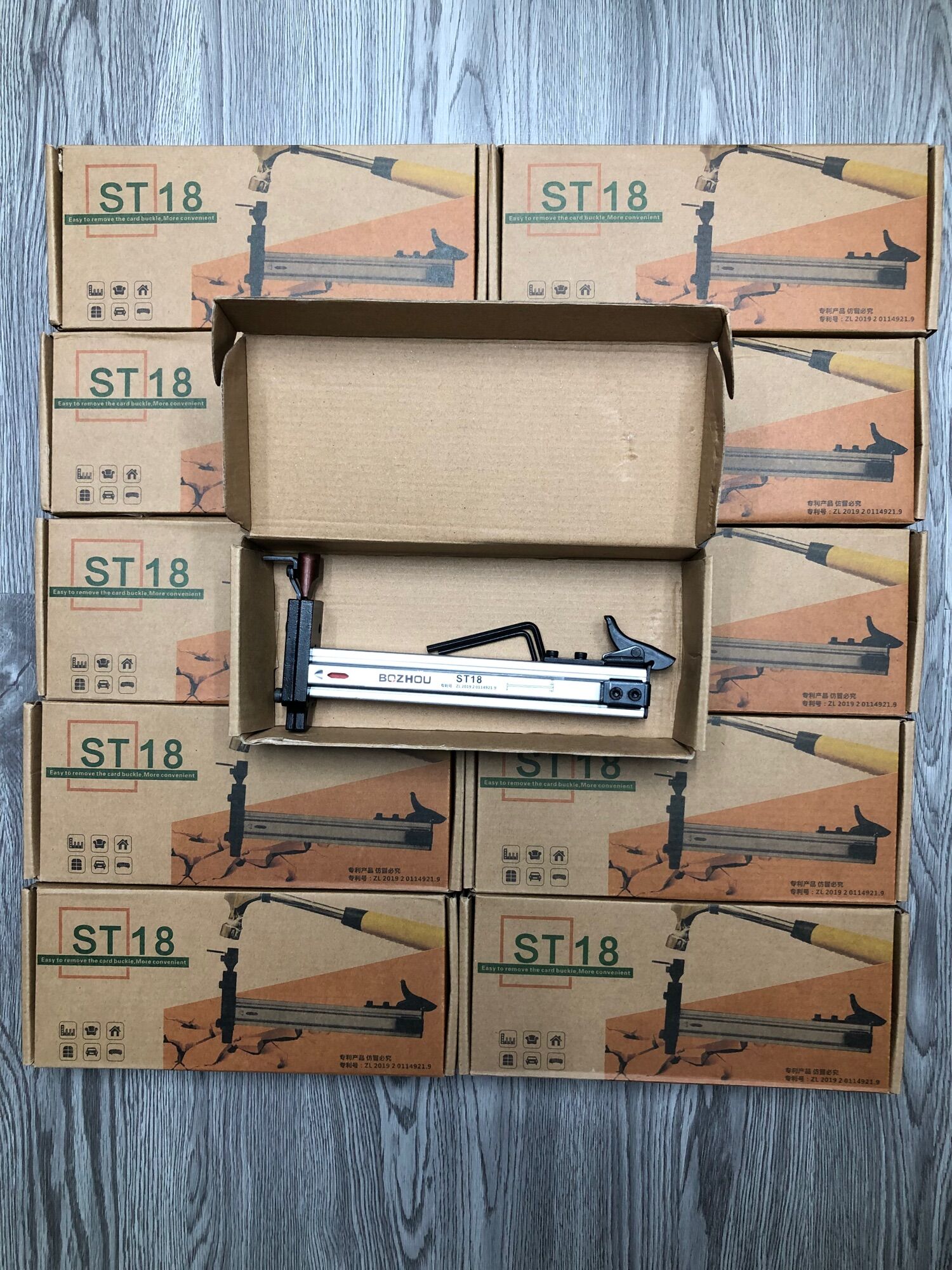 Dụng cụ đóng đinh thủ công ST18