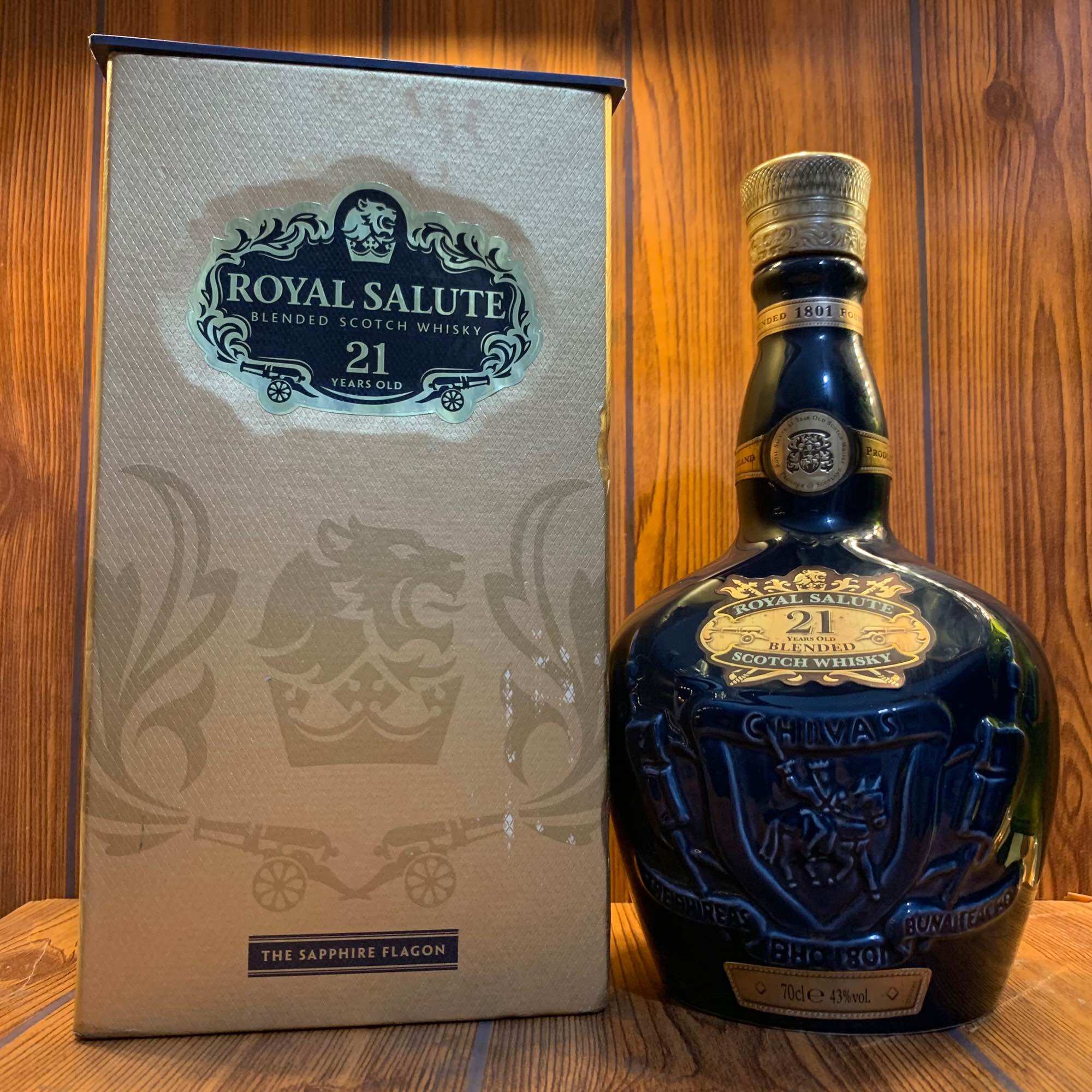 Vỏ chai chivas 21 blue,