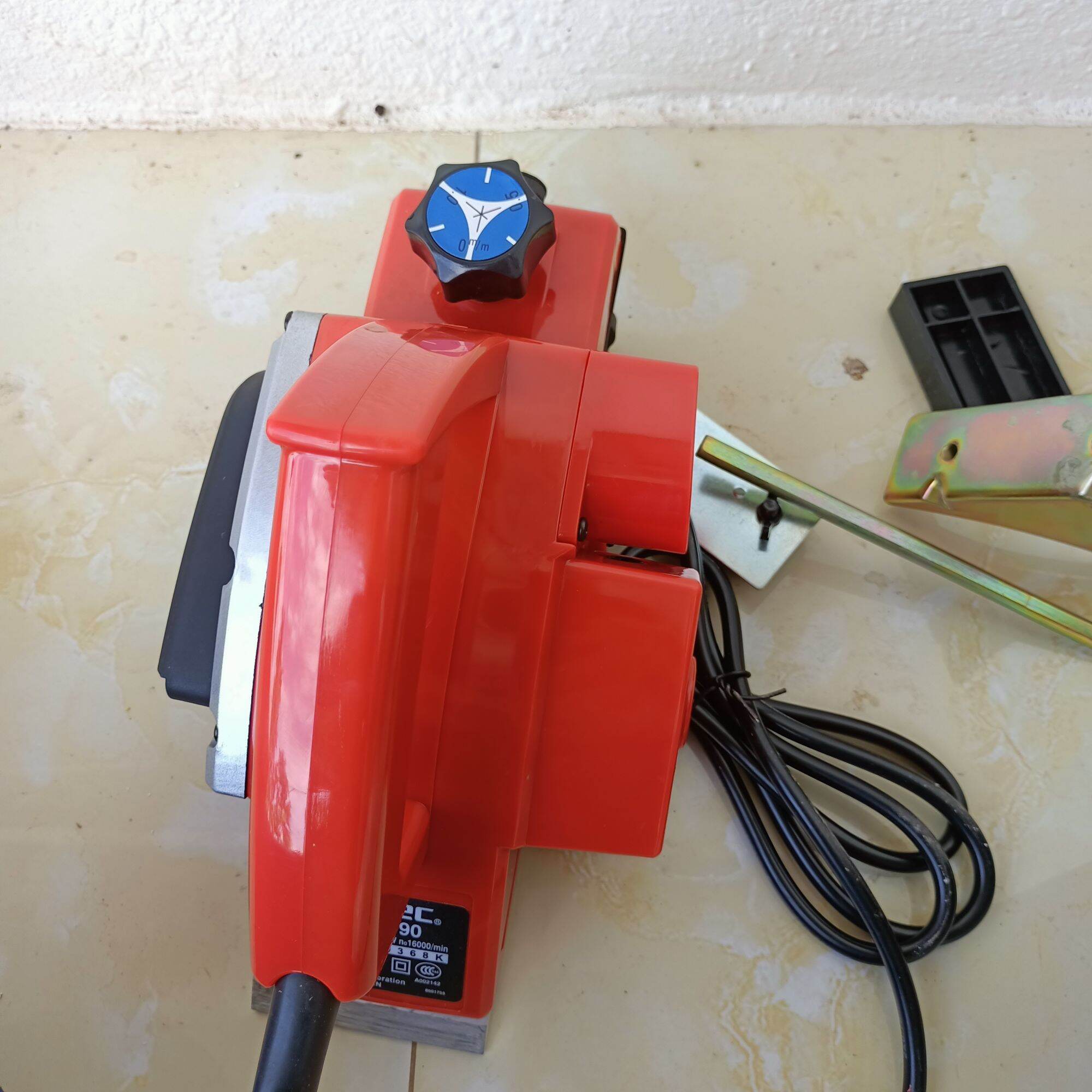 Máy bào gỗ maktec 190 công suất 580W dây đồng 100%