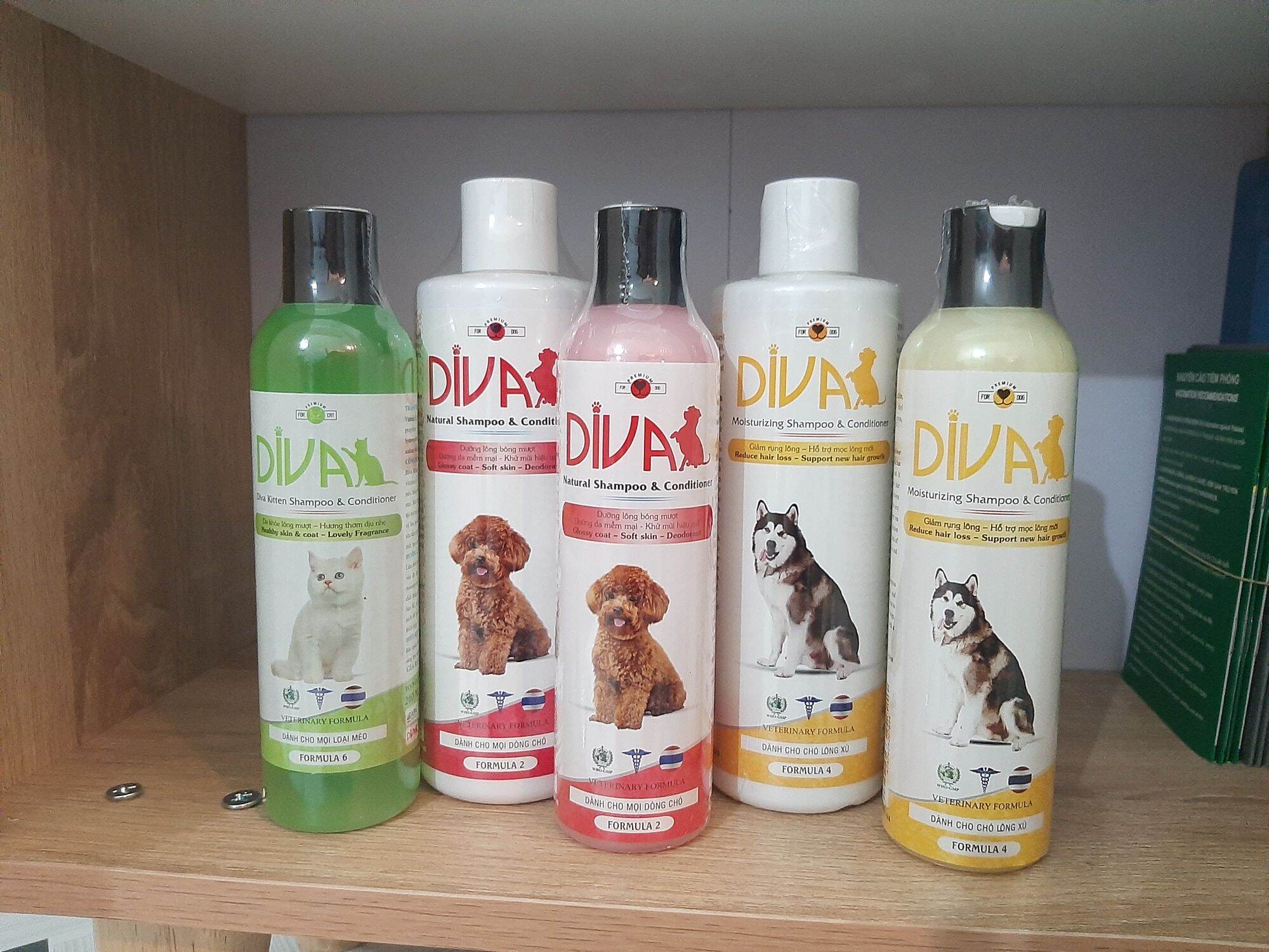 Sữa tắm khử mùi, dưỡng lông DIVA hồng 400ml