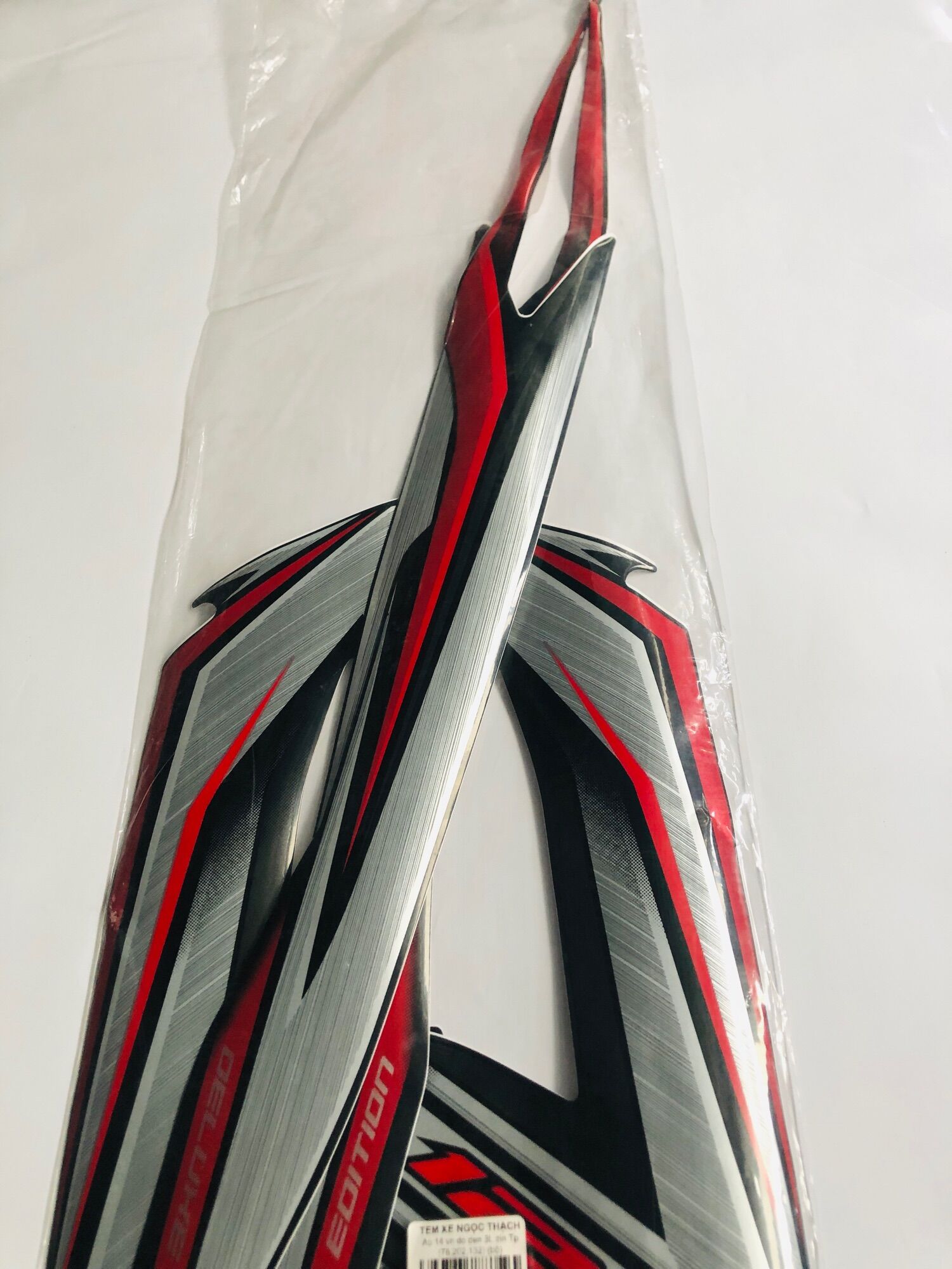 TEM AIRBLADE 125 - 2014 VN ĐỎ ĐEN 3L ZIN