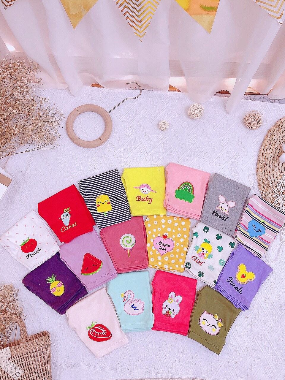 Quần legging lửng thêu hình cho bé gái (1 cái)