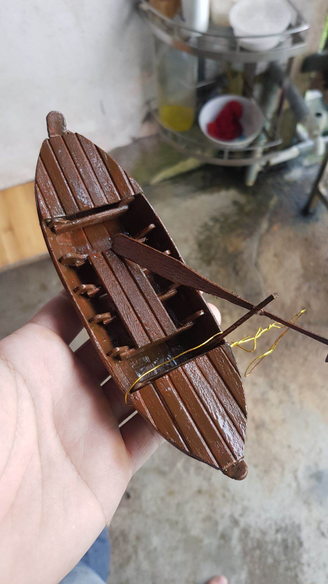 Thuyền gỗ trang trí hồ cá