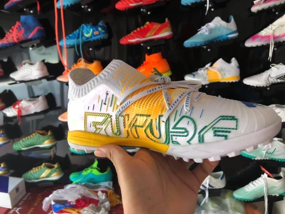 Giày đá bóng Fg Puma future trắng vàng