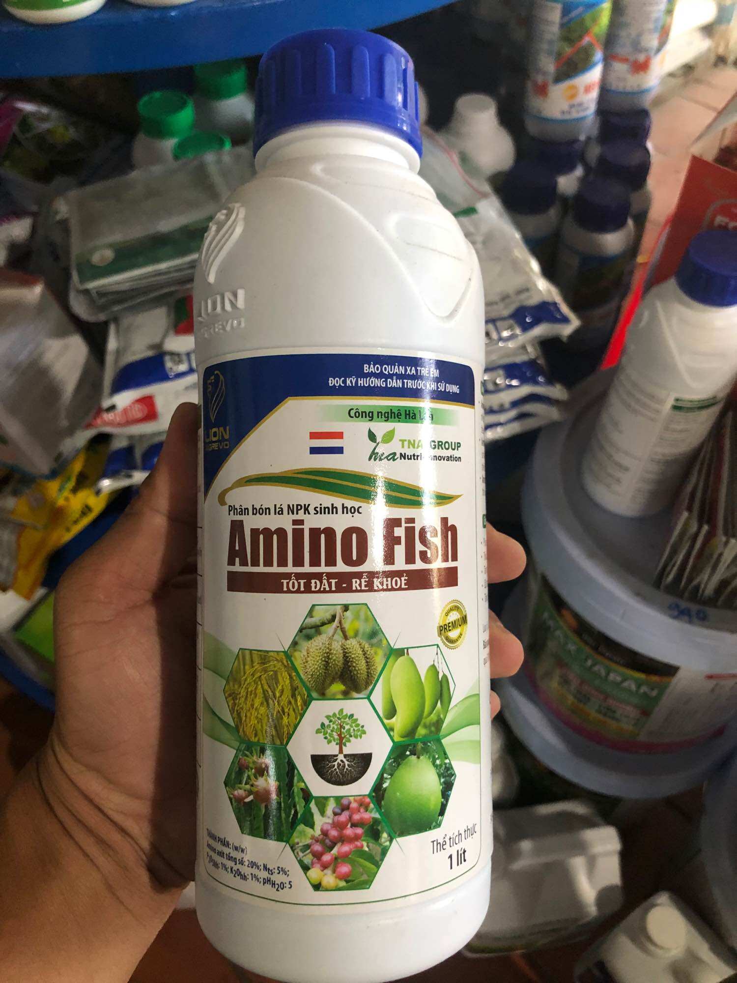 Phân bón lá đạm cá hưu cơ Amino Fist chai 1lit