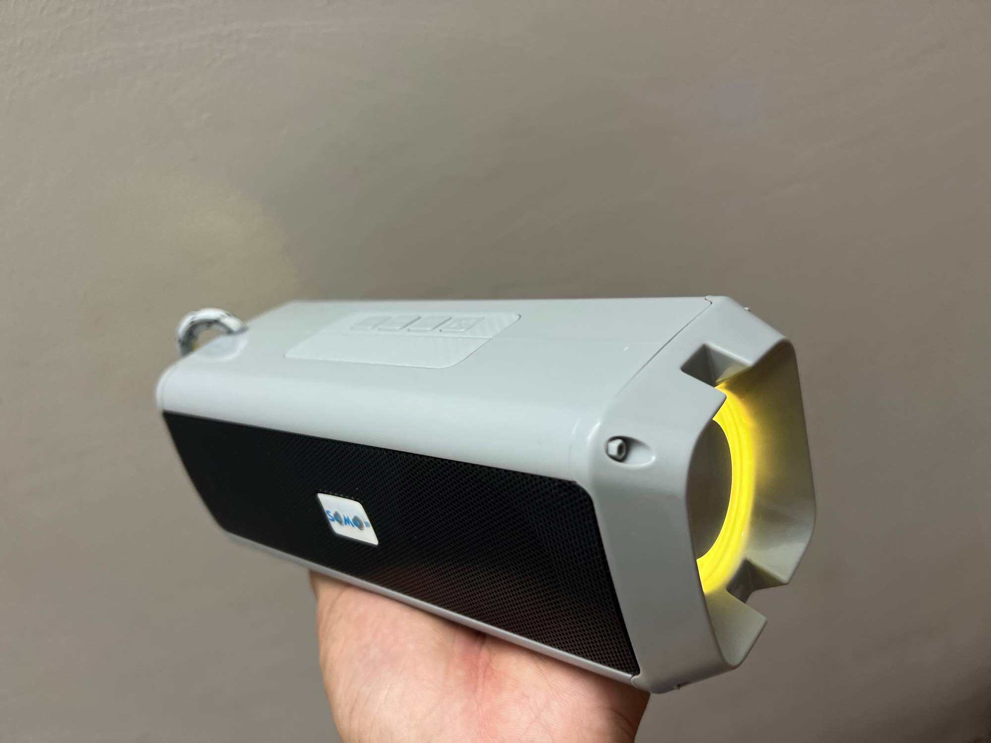 Loa Bluetooth Somo SM-777 Thế Hệ Mới - Âm trong, Đèn led 7 màu 2 loa bass , thiết kế nhỏ gọn, tinh tế.Bảo Hành 12 Tháng