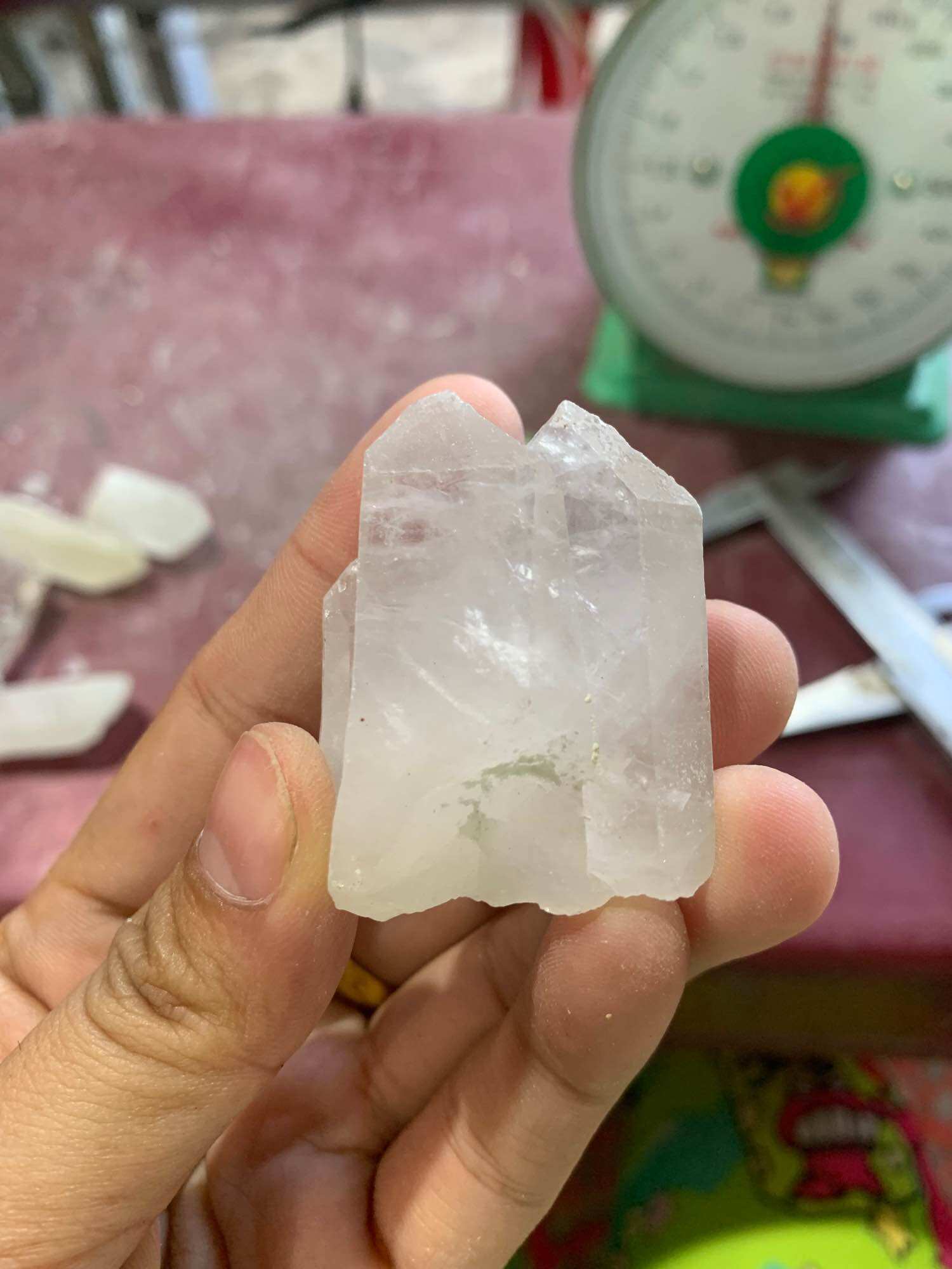 Đá thạch anh trắng nguyên bản thô dùng trang trí nhà cửa thanh tẩy năng lượng cao4cm nặng50gram(1083)