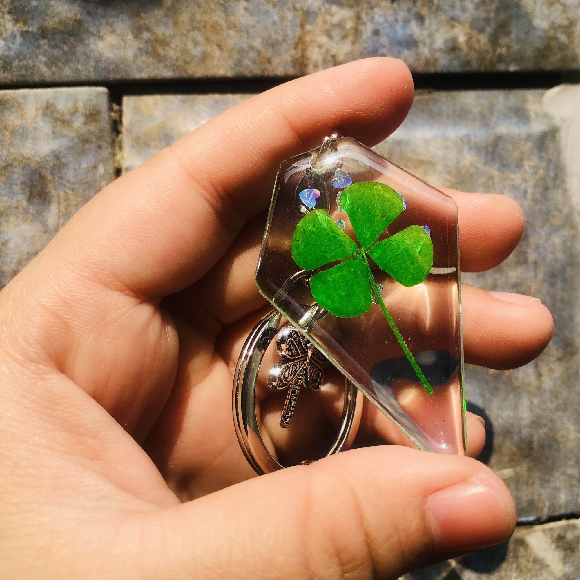 Móc khóa cỏ 4 lá may mắn tim xinh (thêm chữ theo yêu cầu) handmade epoxy resin quà lưu niệm độc đáo