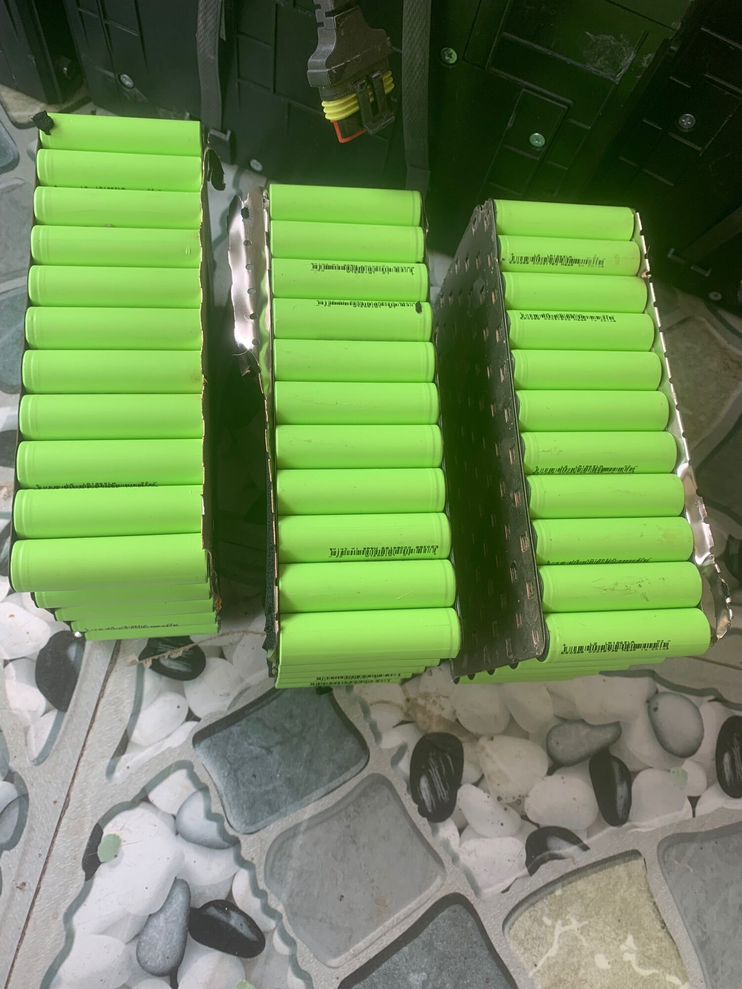 Khối pin lisen xanh, khối 35 viên 1900mah -2000mah nội trở 15-19 mr pin tháo khối