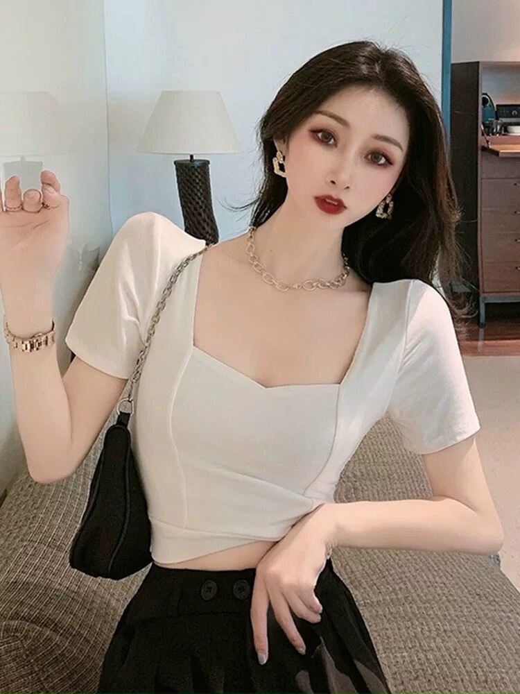 Áo croptop cổ vuông tim tay ngắn BG