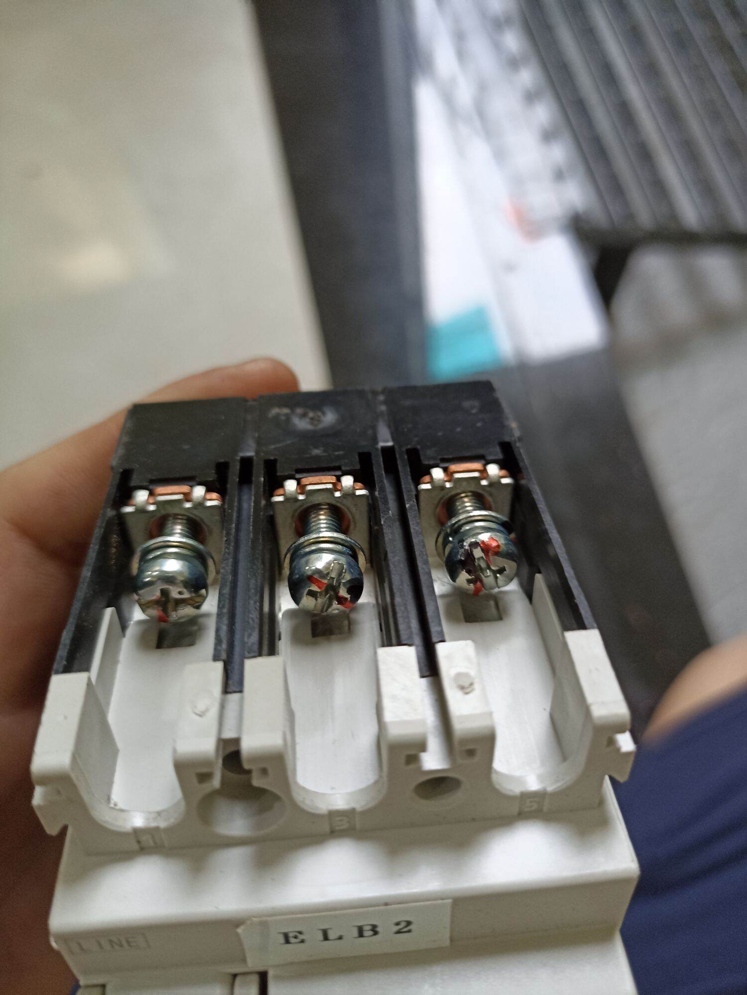 CB CHỐNG GIẬT 3 PHA MITSUBISHI 30A,40A