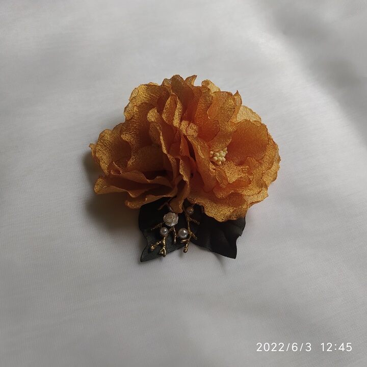 Hoa cài áo handmade Canto màu vàng