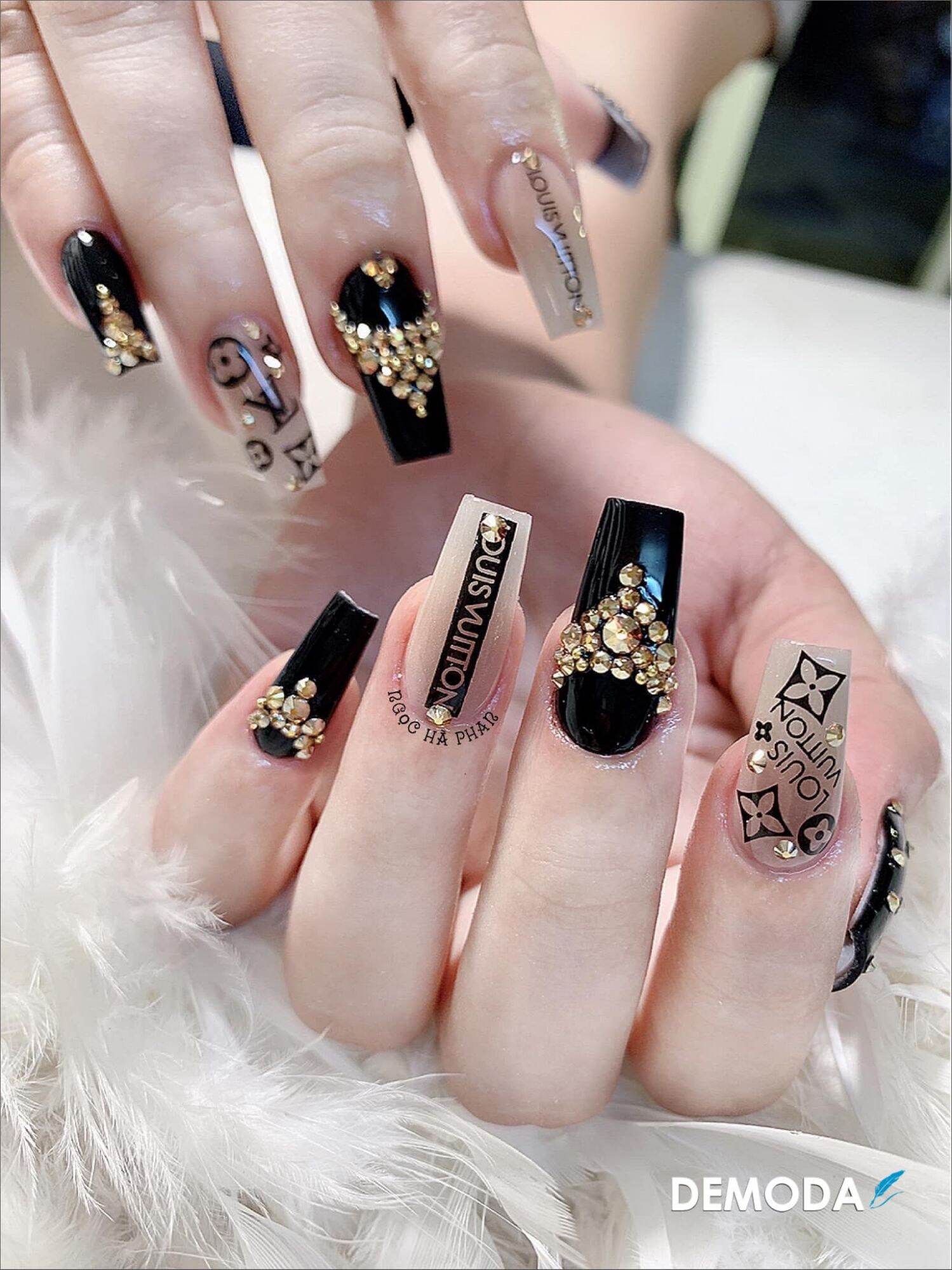 Nailbox Tín đồ đen trắng cho các nàng xinh
