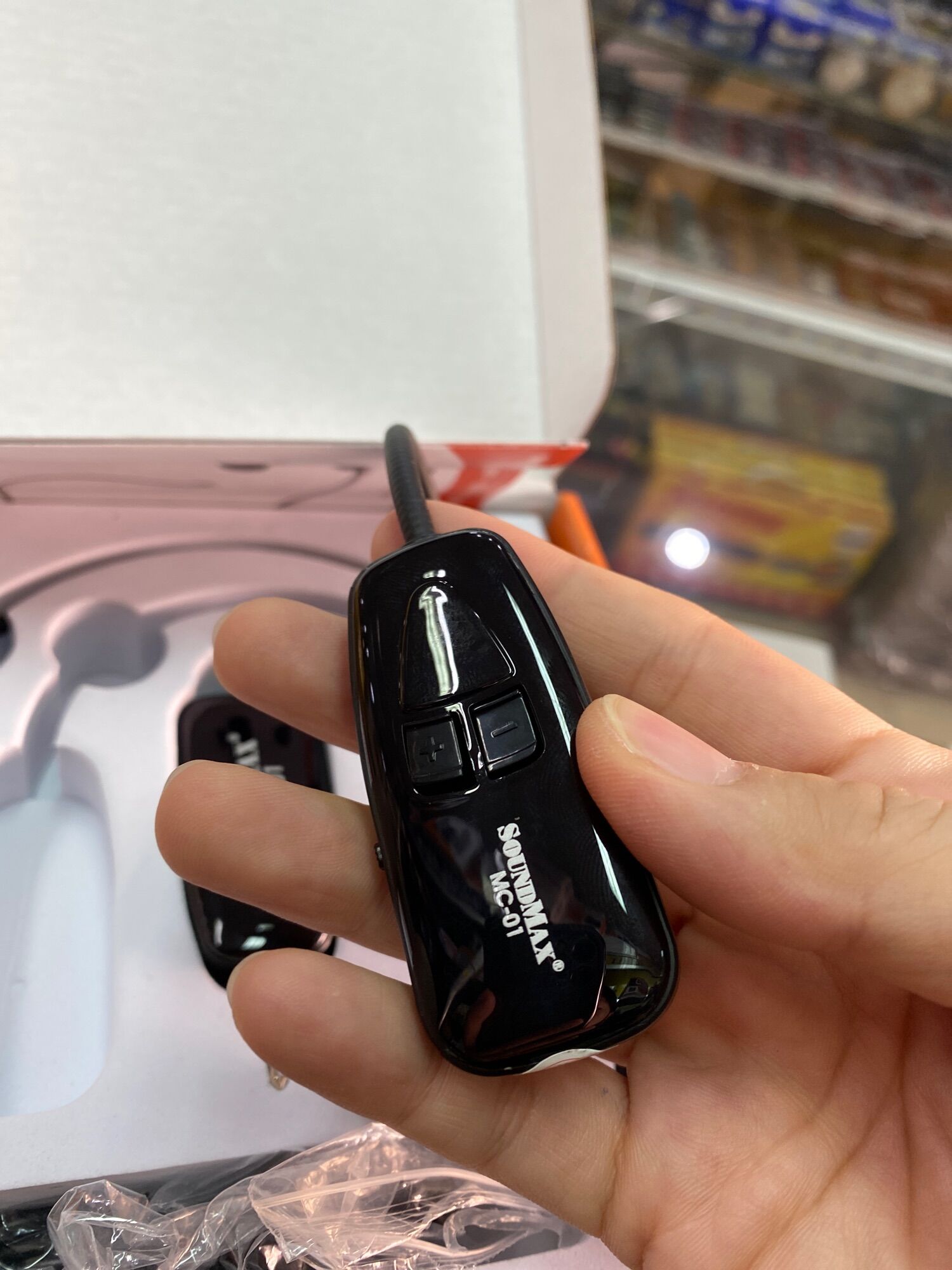 Microphone đeo tai không dây SoundMax MC-01