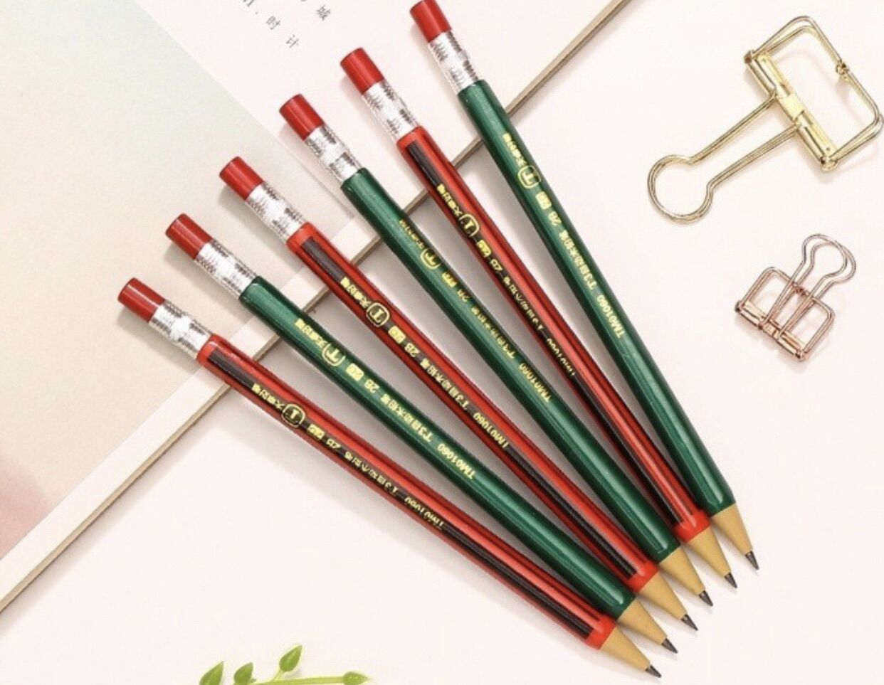 Viết Chì Bấm kèm 1 ống ruột (gồm 10ruột/ống). Ruột 2.0mm