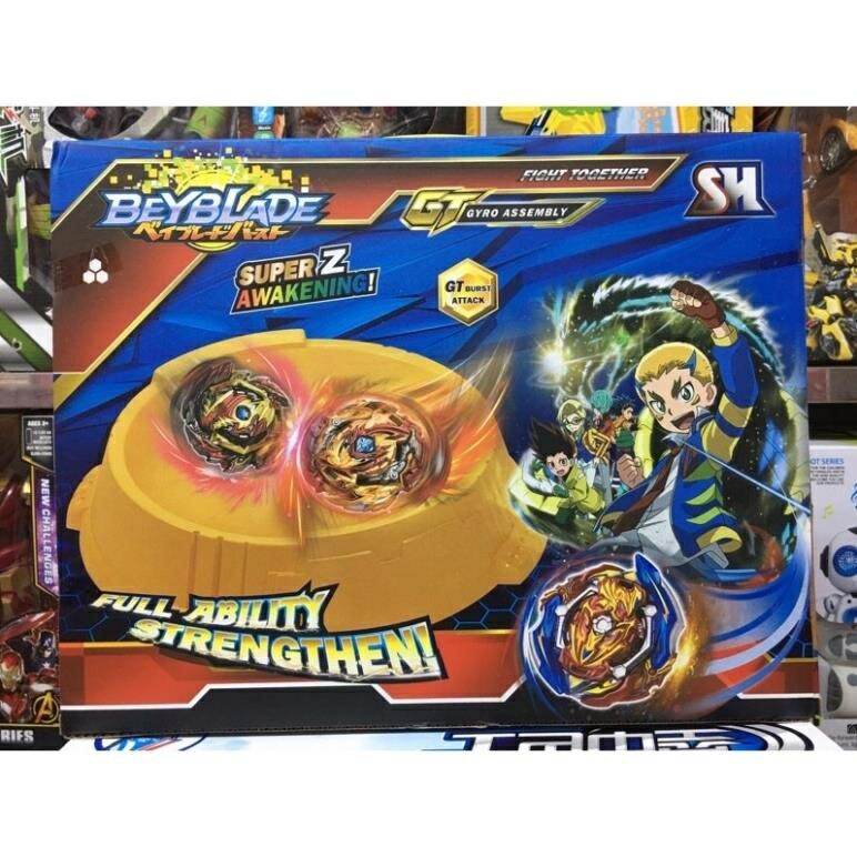 Hộp đồ chơi có 4 con quay BEYBLADE kèm sàn thi đấu.
