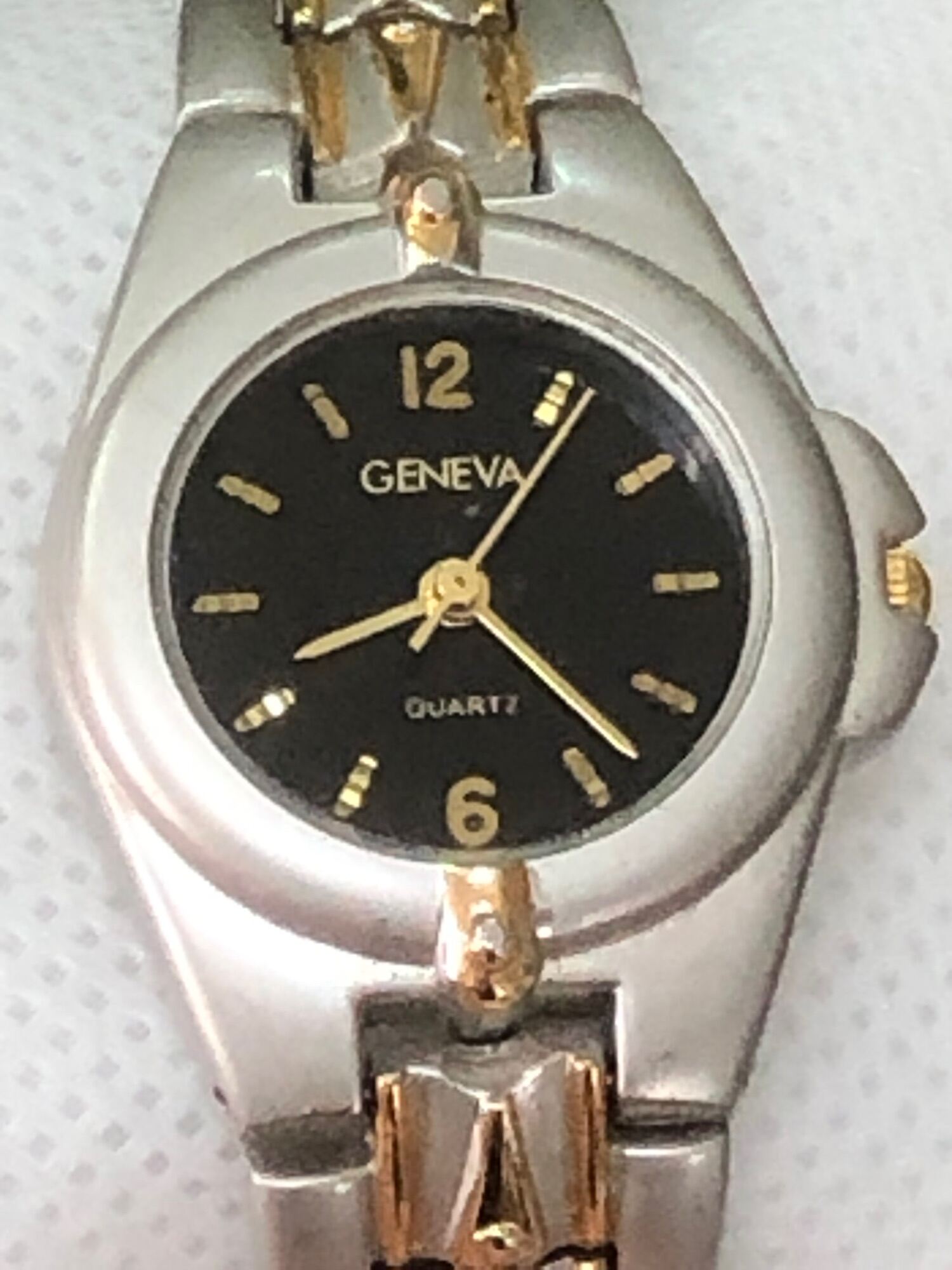 Đồng hồ nữ nhỏ si Nhật hiệu Geneva