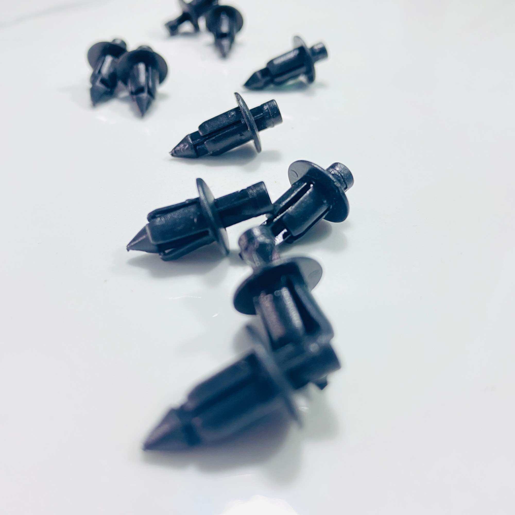Nút nhựa cài dàn áo cho Winner
