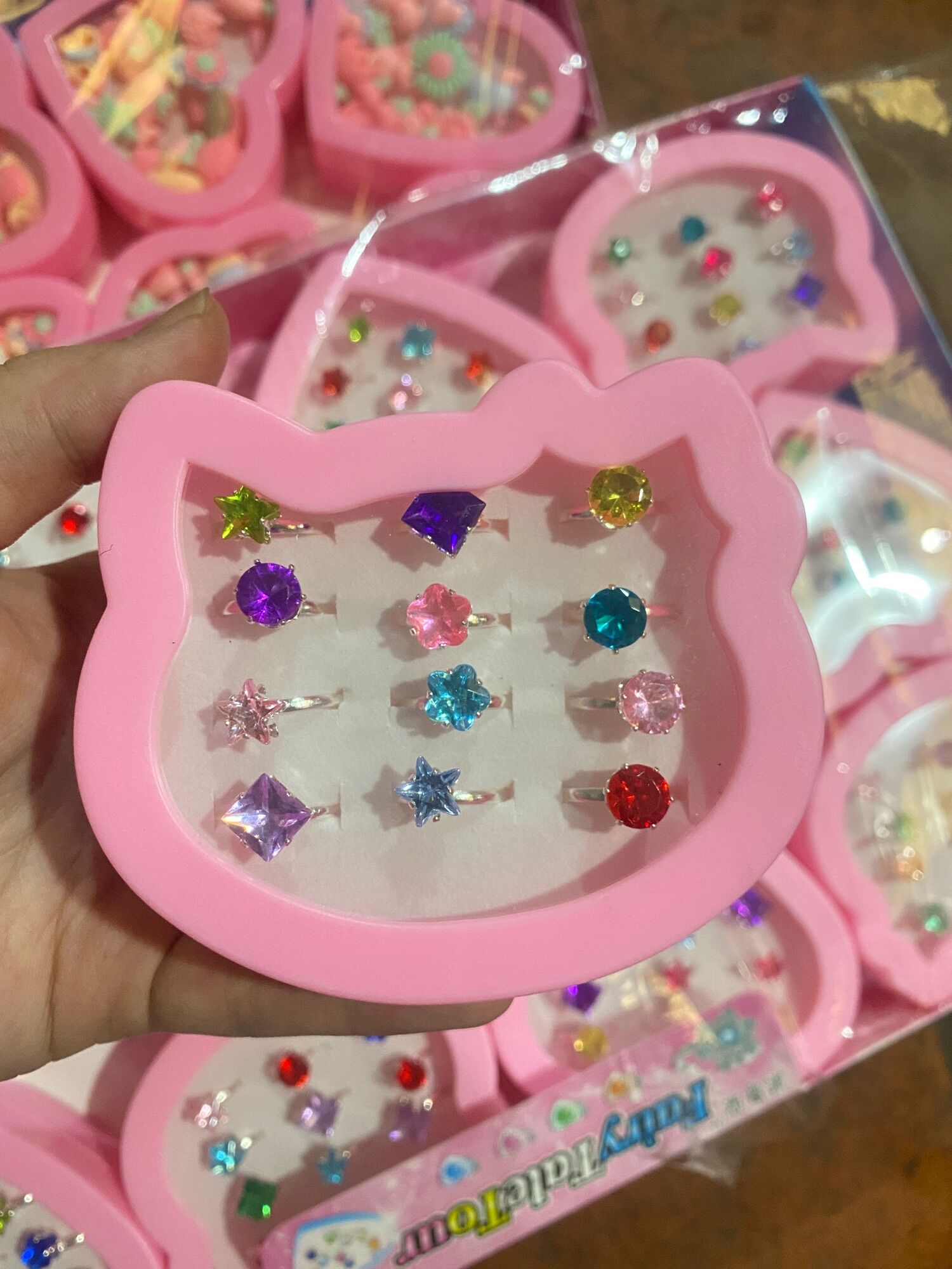 Hộp 12 chiếc nhẫn đá siêu đẹp cho bé