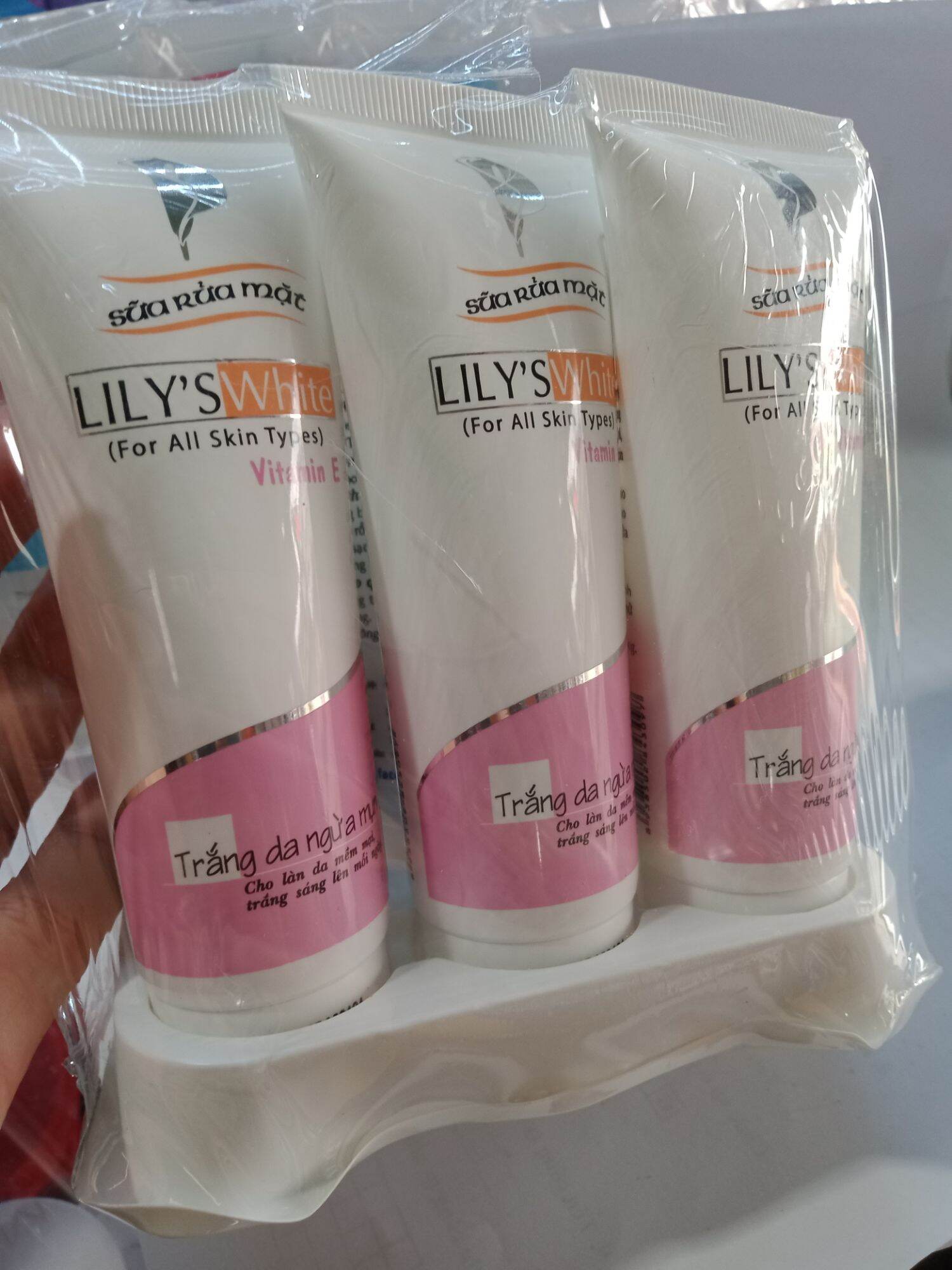 Sữa rửa mặt lyly white