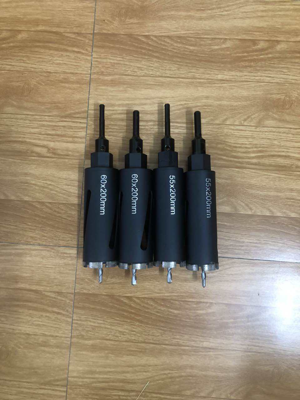 Mũi Khoan Rút Lõi Khô Màu Đen Phi 55, 60 dài 200mm (chân khoan pin hoặc khoan bê tông) có mũi định tâm chuyên dùng cho thợ điều hòa, mũi rút lõi