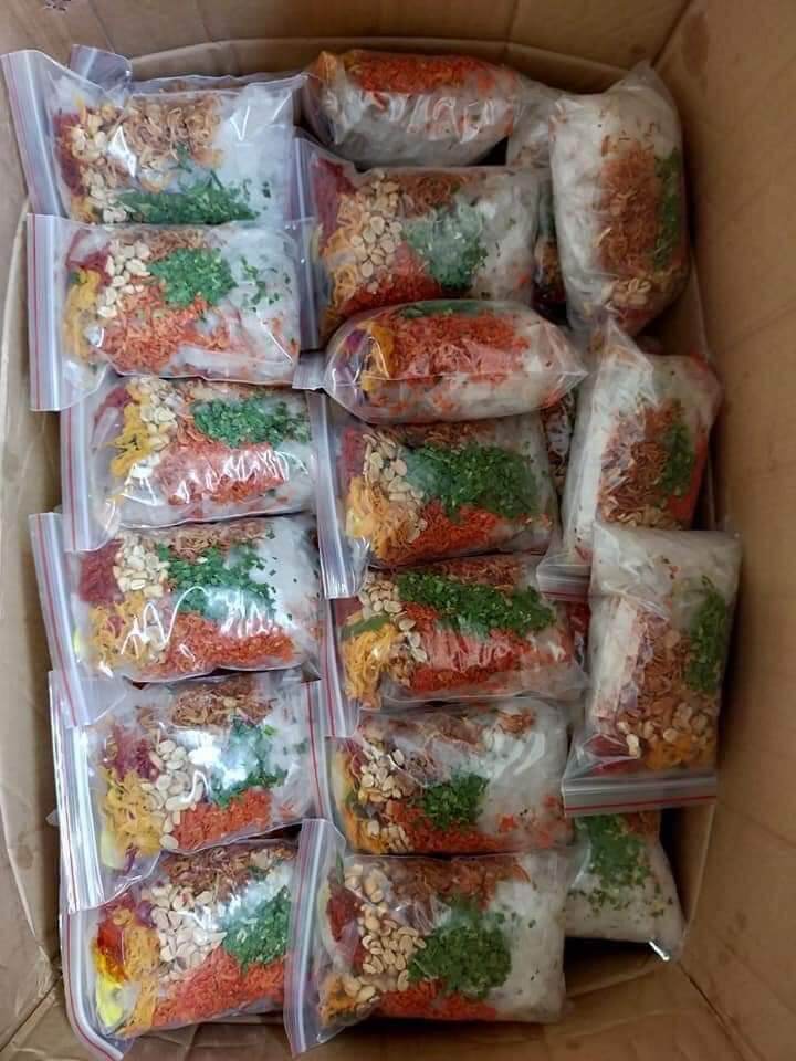 1 bịch bánh tráng trộn khô bò khô mực hành phi ....