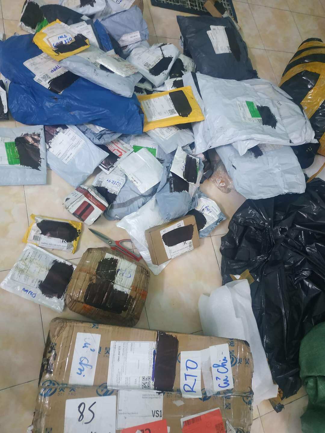 Kiện hàng bom unbox siêu hời