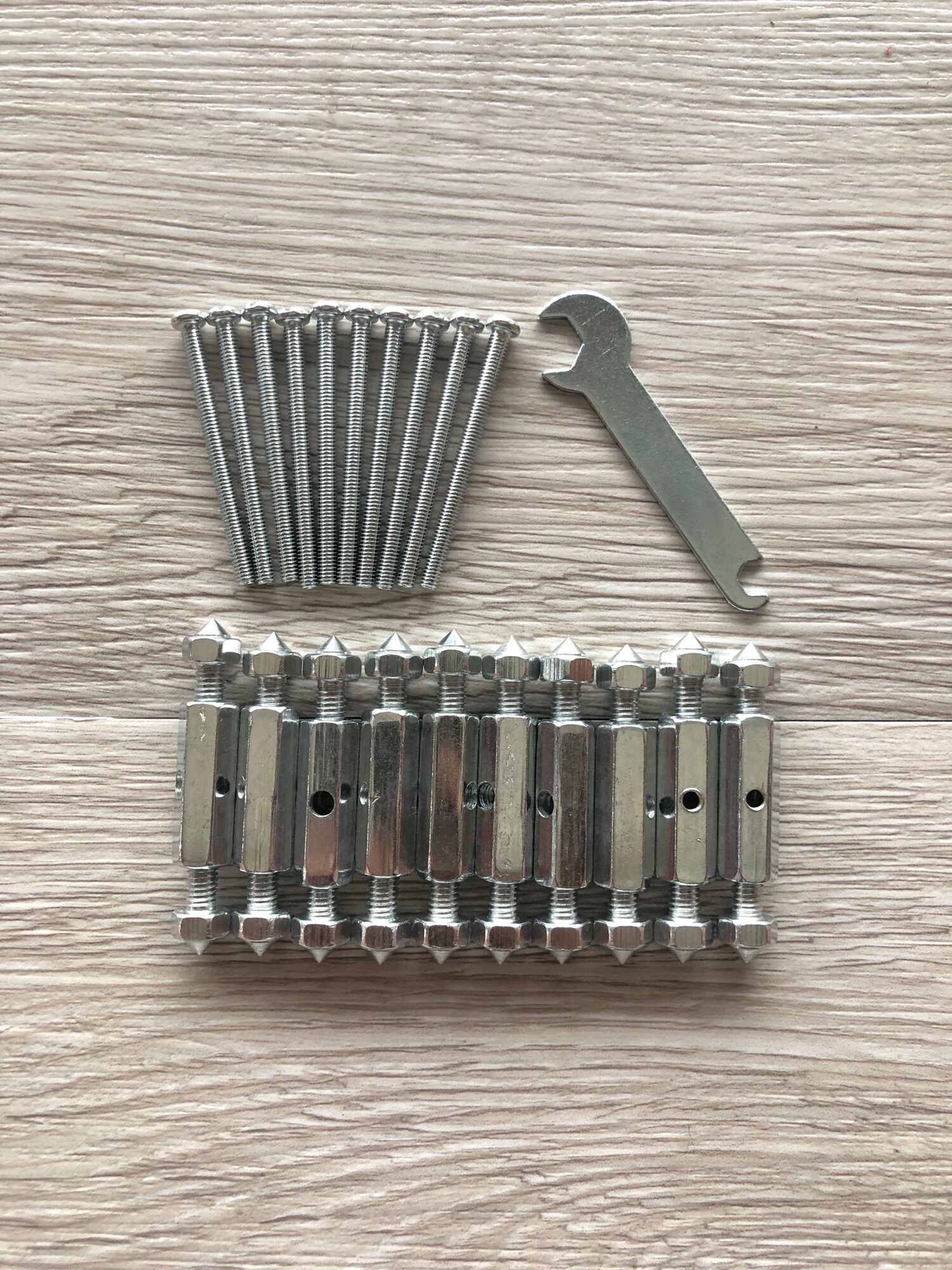 Dụng cụ loại 86 sửa đế âm vuông vỡ cnbv