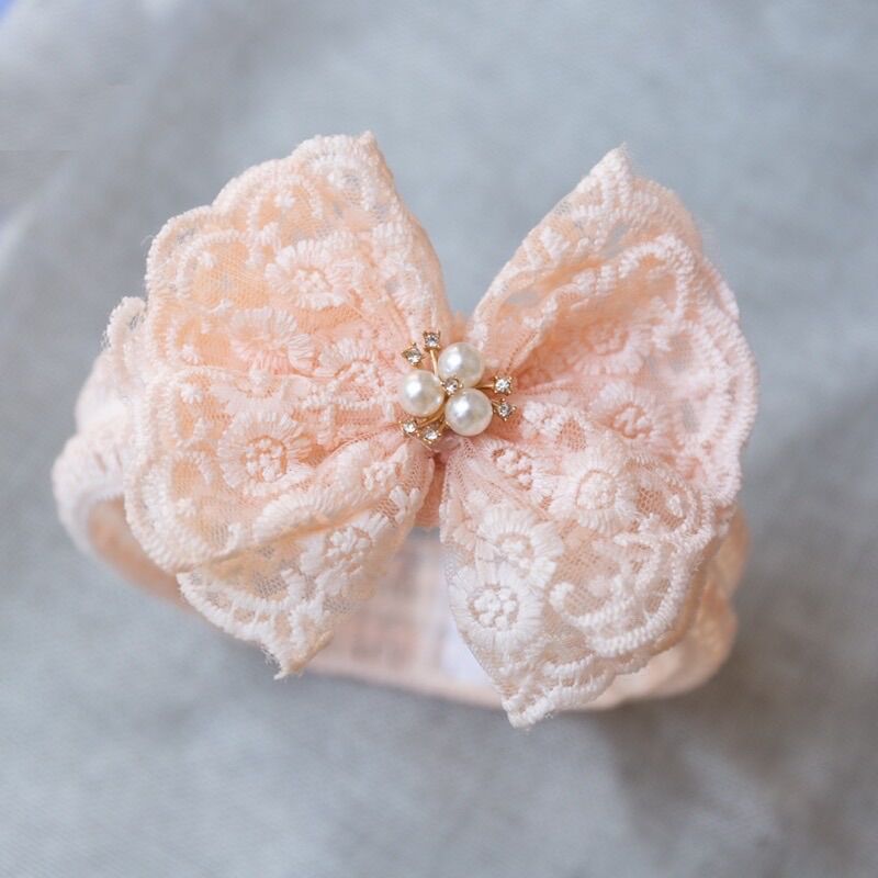 Turban nơ ren cổ điển cho bé gái