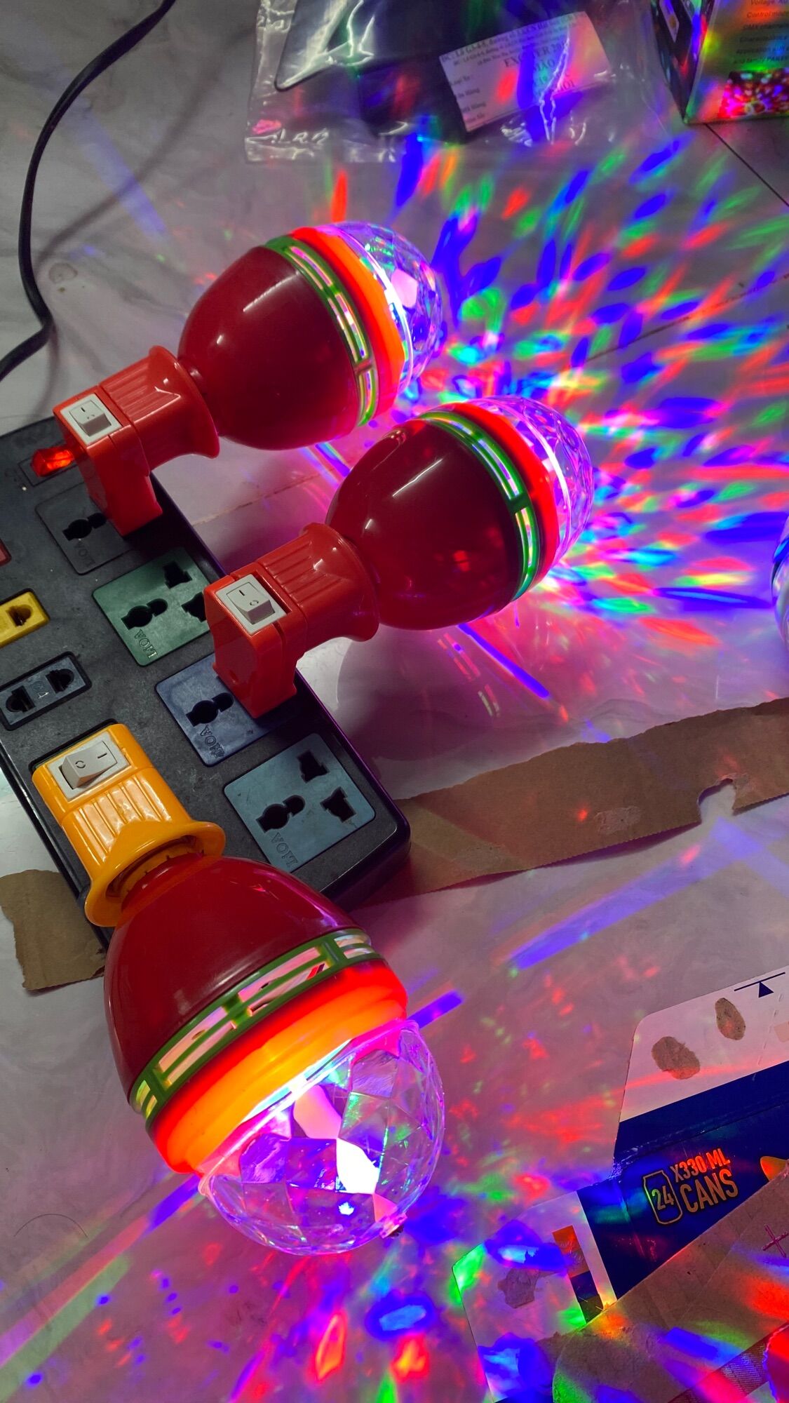 Đèn led xoay trang trí nhiều màu sắc .