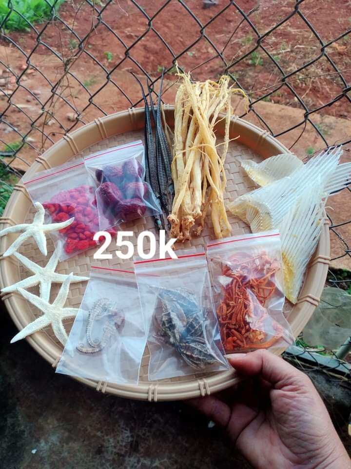 Com bo tứ hải long vương ngâm rượu