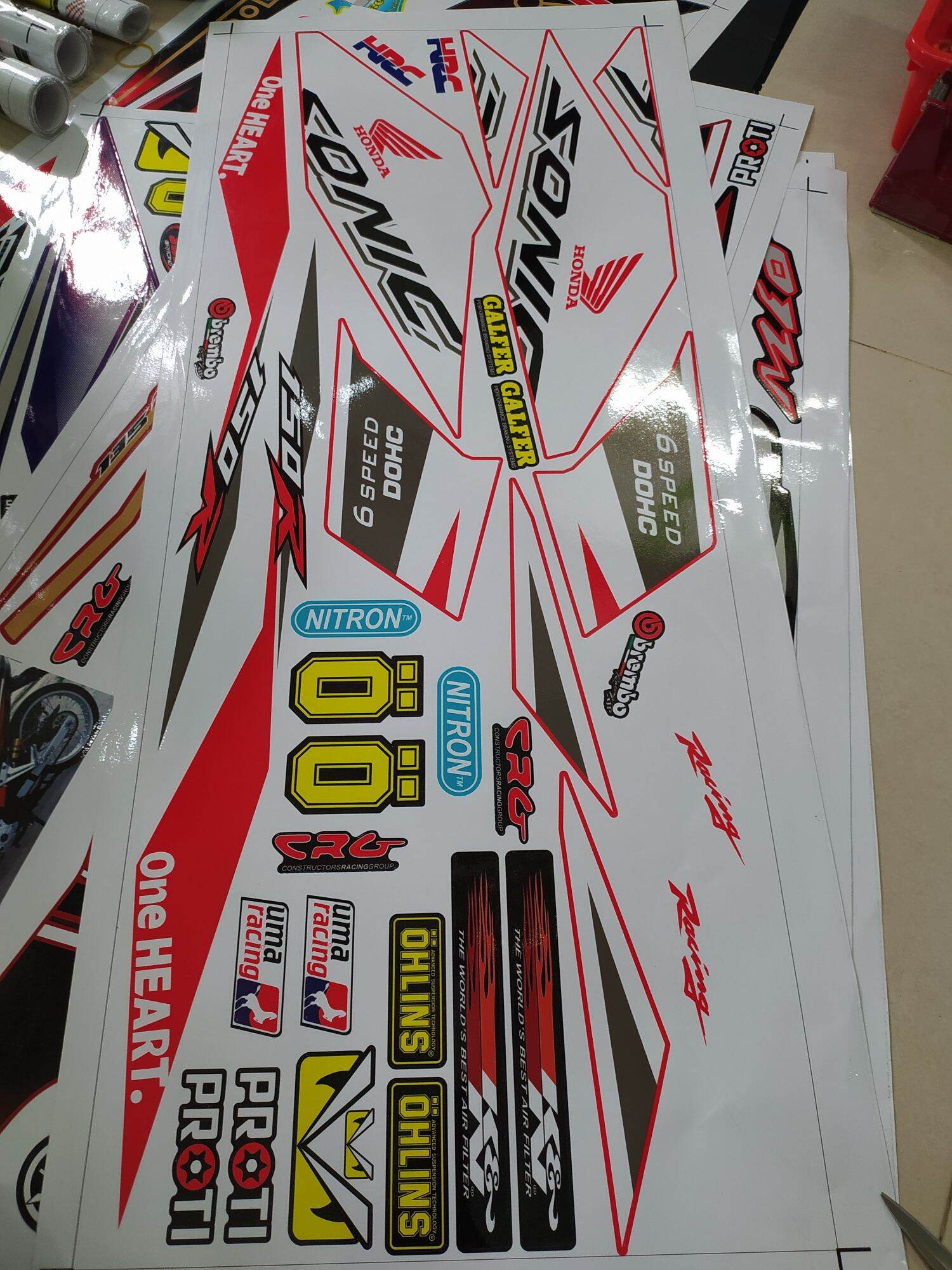 Tem Sonic 150 Trắng Đỏ