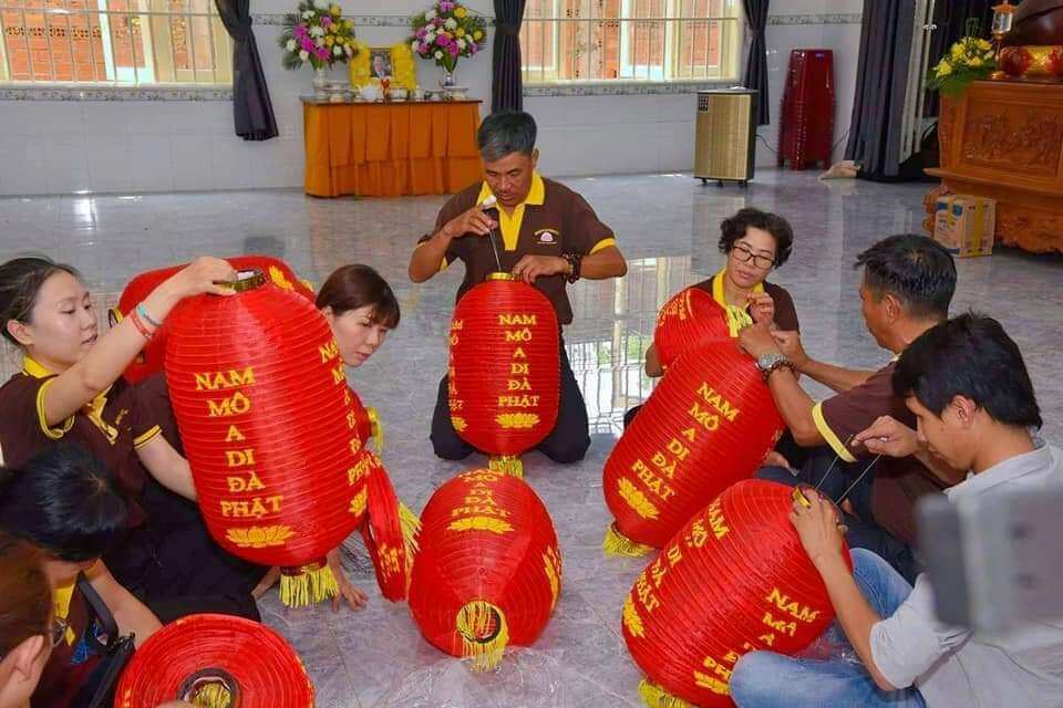 LỒNG ĐÈN A DI ĐÀ PHẬT VẢI LỤA- TREO NGOÀI TRỜI